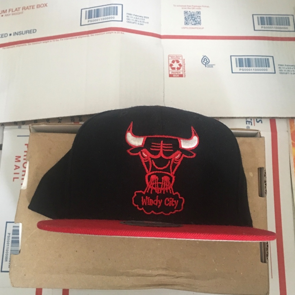 Men’s Mitchell & Ness Chicago Bulls Wool "Windy City" Adjustable Snapback Hat